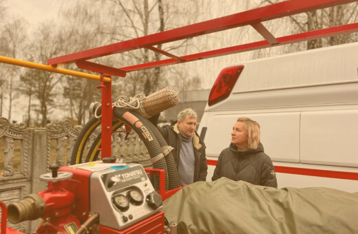 ウクライナ支援で送られた消防車と救急車